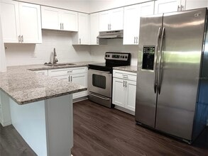 116 Southwest Jefferson Cir N in St. Petersburg, FL - Foto de edificio - Building Photo