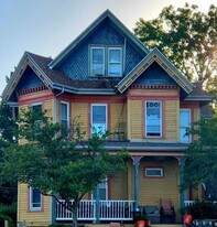 1202 Brady St in Davenport, IA - Building Photo