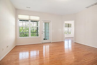 937 E Summerfield Glen Cir in Ann Arbor, MI - Building Photo - Building Photo