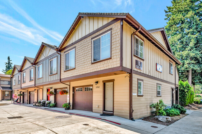 Village at Pine Street in Portland, OR - Building Photo - Primary Photo