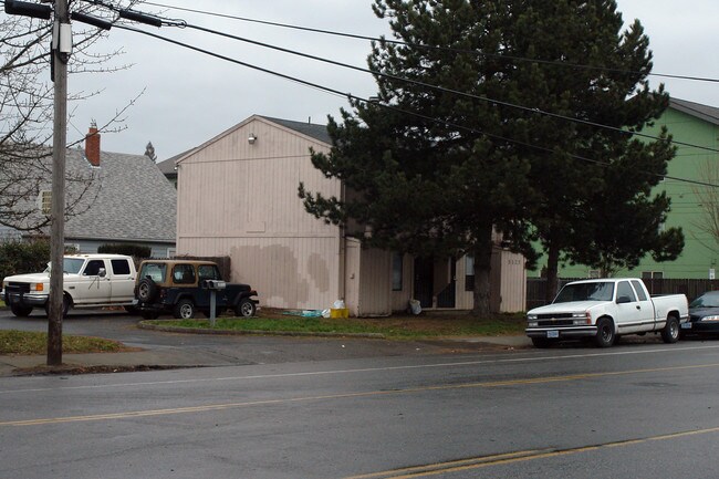 5123-5125 NE Killingsworth St in Portland, OR - Foto de edificio - Building Photo