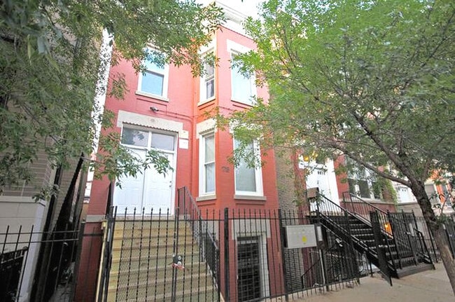 property at 1718 W Pierce Ave