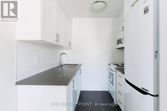 990 Avenue Rd in Toronto, ON - Building Photo - Building Photo