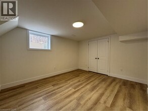 12 Arrowhead Pl in Kitchener, ON - Building Photo - Building Photo