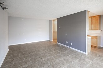 2112 Garnet Ave-Unit -Unit 1E in San Diego, CA - Building Photo - Building Photo