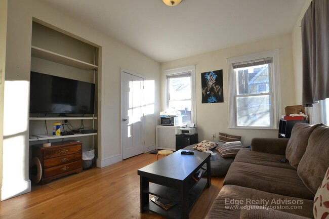 35 Wallingford Rd, Unit 1 in Boston, MA - Building Photo - Building Photo