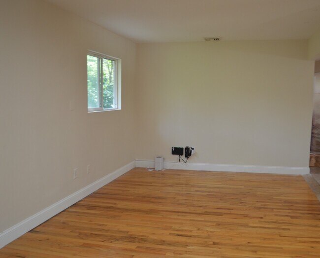 44 Lake Ter in Ronkonkoma, NY - Foto de edificio - Building Photo