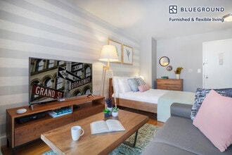 235 W 48th St in New York, NY - Building Photo - Building Photo