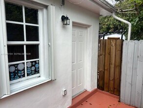 3361 NW 16th St in Miami, FL - Building Photo - Building Photo
