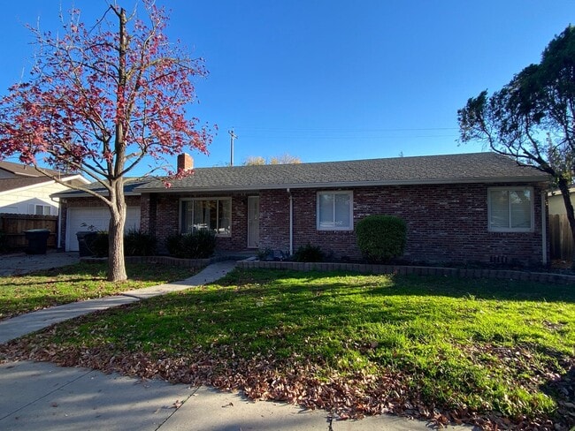 14 W Mayfair Ave in Stockton, CA - Building Photo - Building Photo