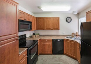 10055 E Mountainview Lake Dr, Unit 1068 in Scottsdale, AZ - Foto de edificio - Building Photo