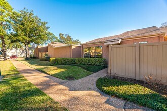 2445 Briarwest Blvd in Houston, TX - Building Photo - Building Photo