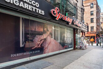 202 Mott St in New York, NY - Foto de edificio - Building Photo