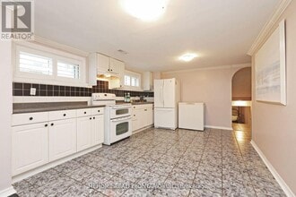 130 Edmonton Dr in Toronto, ON - Building Photo - Building Photo