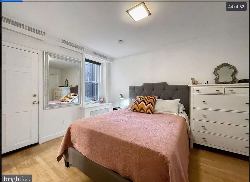 208 6th St SE in Washington, DC - Building Photo