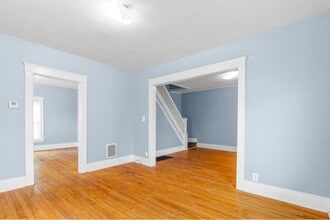 35 Auburn Ave in Utica, NY - Building Photo - Building Photo