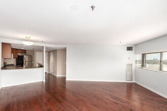100 Park Ave W in Denver, CO - Building Photo - Building Photo