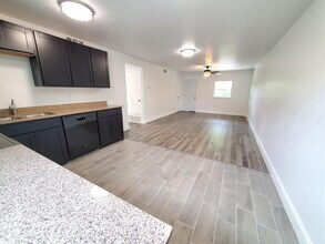 2004 Wesley St-Unit -5 in Greenville, TX - Building Photo - Building Photo