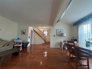 3 Locust St in Westbury, NY - Building Photo - Building Photo