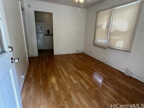 424 ?Olohana St in Honolulu, HI - Building Photo - Building Photo