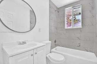 3025 NW 8th Ave, Unit 1 in Miami, FL - Building Photo - Building Photo