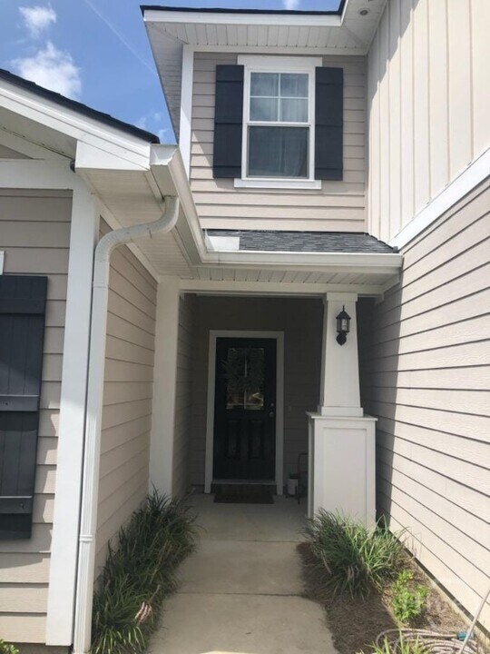 142 Lake Lily Dr in Richmond Hill, GA - Building Photo
