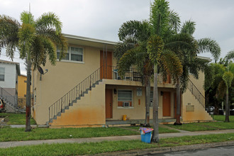 800 Douglass Ave in West Palm Beach, FL - Foto de edificio - Building Photo