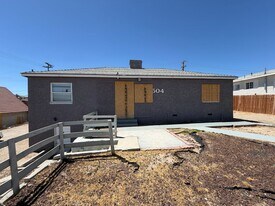 504 E Williams St in Barstow, CA - Building Photo