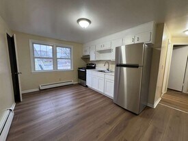 880 First Ave, Unit 4 in West Haven, CT - Building Photo