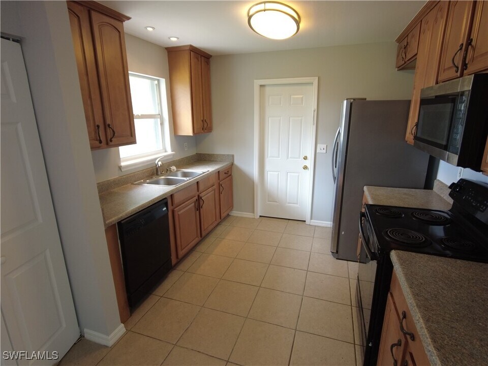 27052 S Riverside Dr in Bonita Springs, FL - Building Photo