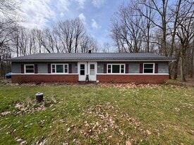 1790-1794 Rutledge Rd in Transfer, PA - Building Photo