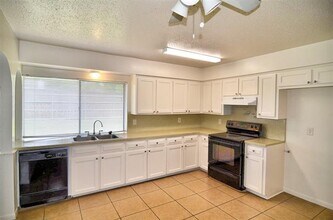 2017 Shenandoah Dr in Carrollton, TX - Building Photo - Building Photo