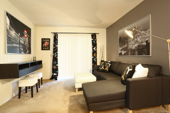 Rancho Sierra Apartments in Phoenix, AZ - Building Photo - Interior Photo