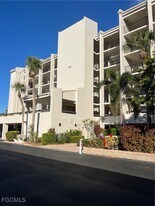 4100 Steamboat Bend E in Ft. Myers, FL - Building Photo