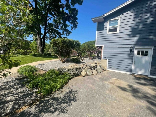 35 Mill Pond Rd in Durham, NH - Building Photo - Building Photo