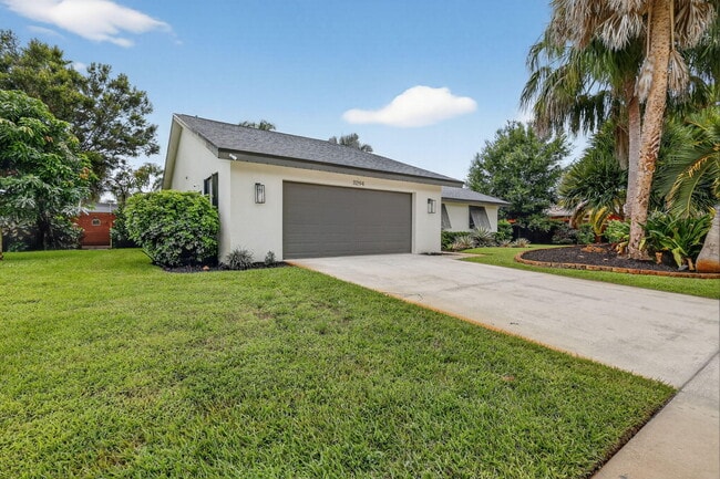 11294 Pine Valley Dr in Wellington, FL - Building Photo - Building Photo