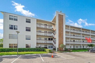 2049 Hythe A in Boca Raton, FL - Building Photo - Building Photo