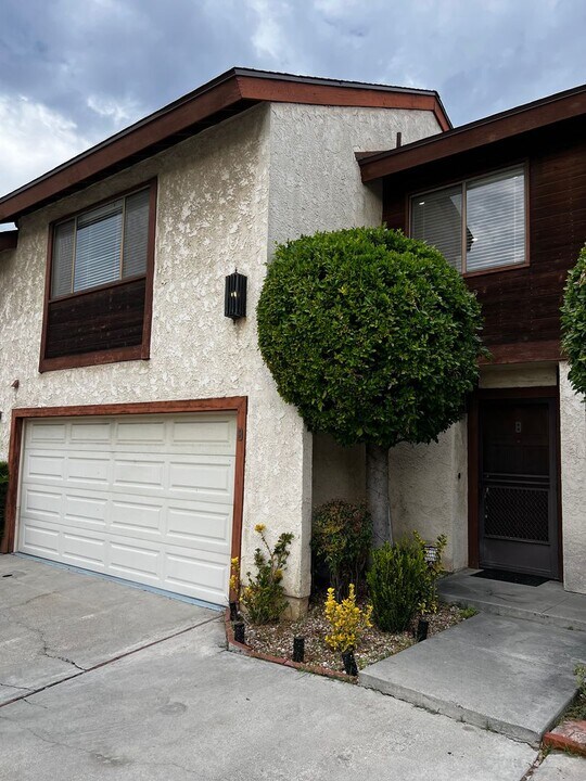 235 E Foothill Blvd in Monrovia, CA - Building Photo