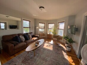 45 Galvin St, Unit 45 Galvin St #2 in Portland, ME - Foto de edificio - Building Photo