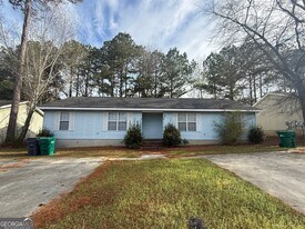 2361 River Ridge Rd NE in Milledgeville, GA - Building Photo
