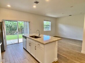 1756 SE 7th Ter in Florida City, FL - Foto de edificio - Building Photo