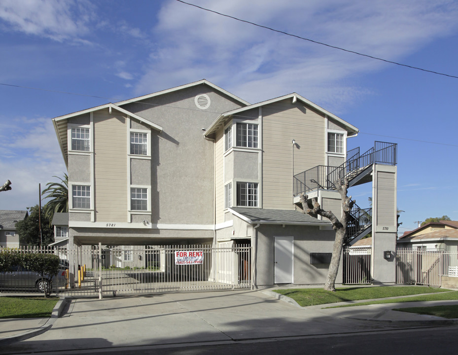 5781 Western Ave in Buena Park, CA - Foto de edificio