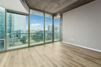3324 Peachtree Rd in Atlanta, GA - Building Photo - Building Photo