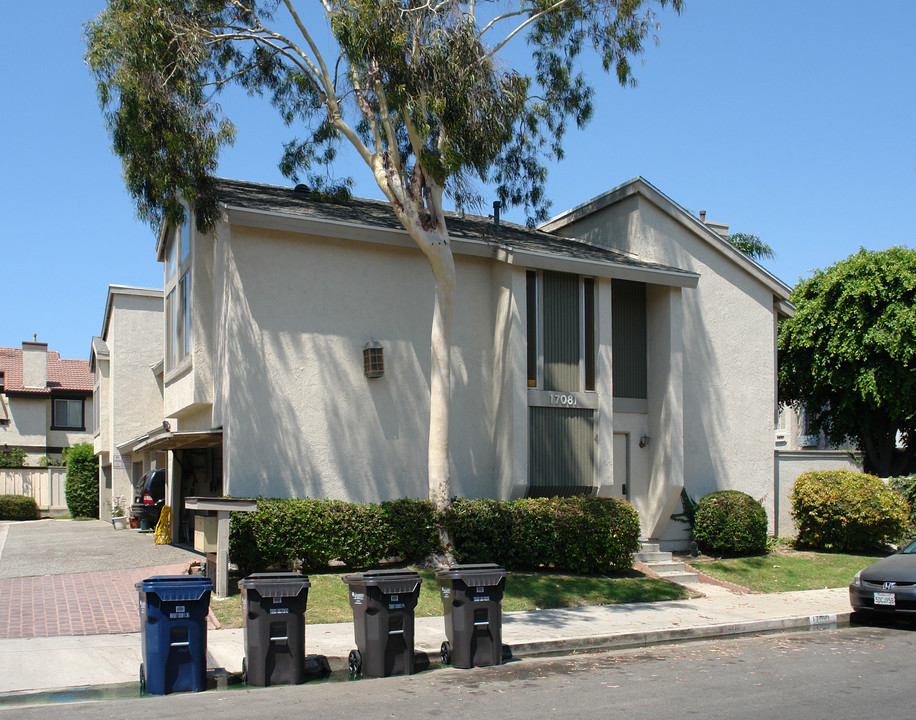 17081 Green St in Huntington Beach, CA - Building Photo