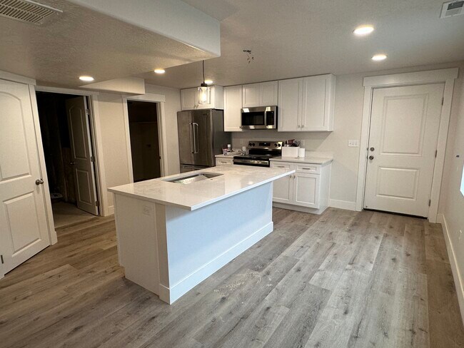 13586 S Watts Ln in Riverton, UT - Building Photo - Building Photo