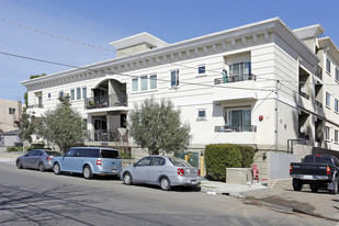 6906-6908 Vesper Ave in Van Nuys, CA - Building Photo