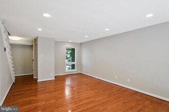 11069 Saffold Way in Reston, VA - Building Photo - Building Photo