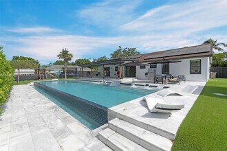 8840 SW 181st Terrace in Palmetto Bay, FL - Building Photo - Building Photo