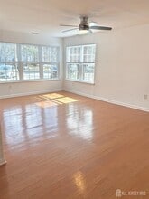 202 Pennsylvania Way in North Brunswick, NJ - Building Photo - Building Photo