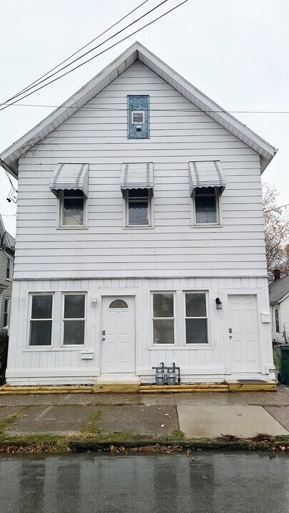 636 W 17th St, Unit 2 in Erie, PA - Building Photo